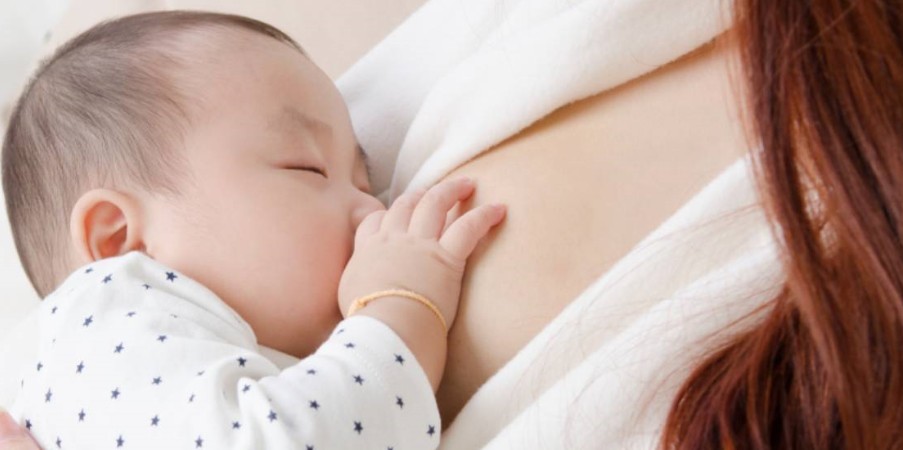 Παιδιατρική Εταιρεία: Να λάβουν το εμβόλιο οι μητέρες χωρίς διακοπή θηλασμού